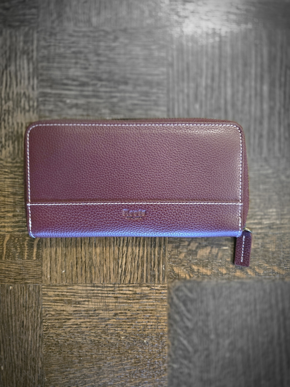 NWOT Roots Leather Zip Wallet in Burgundy